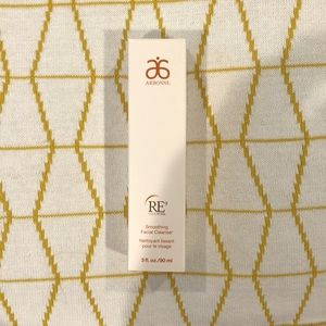 Arbonne RE9 Advanced smoothing facial cleanser